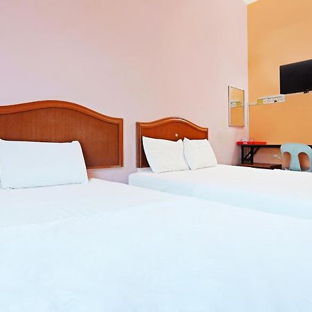 Hotel Oyo 90598 Living House C0 Kuching Exterior foto
