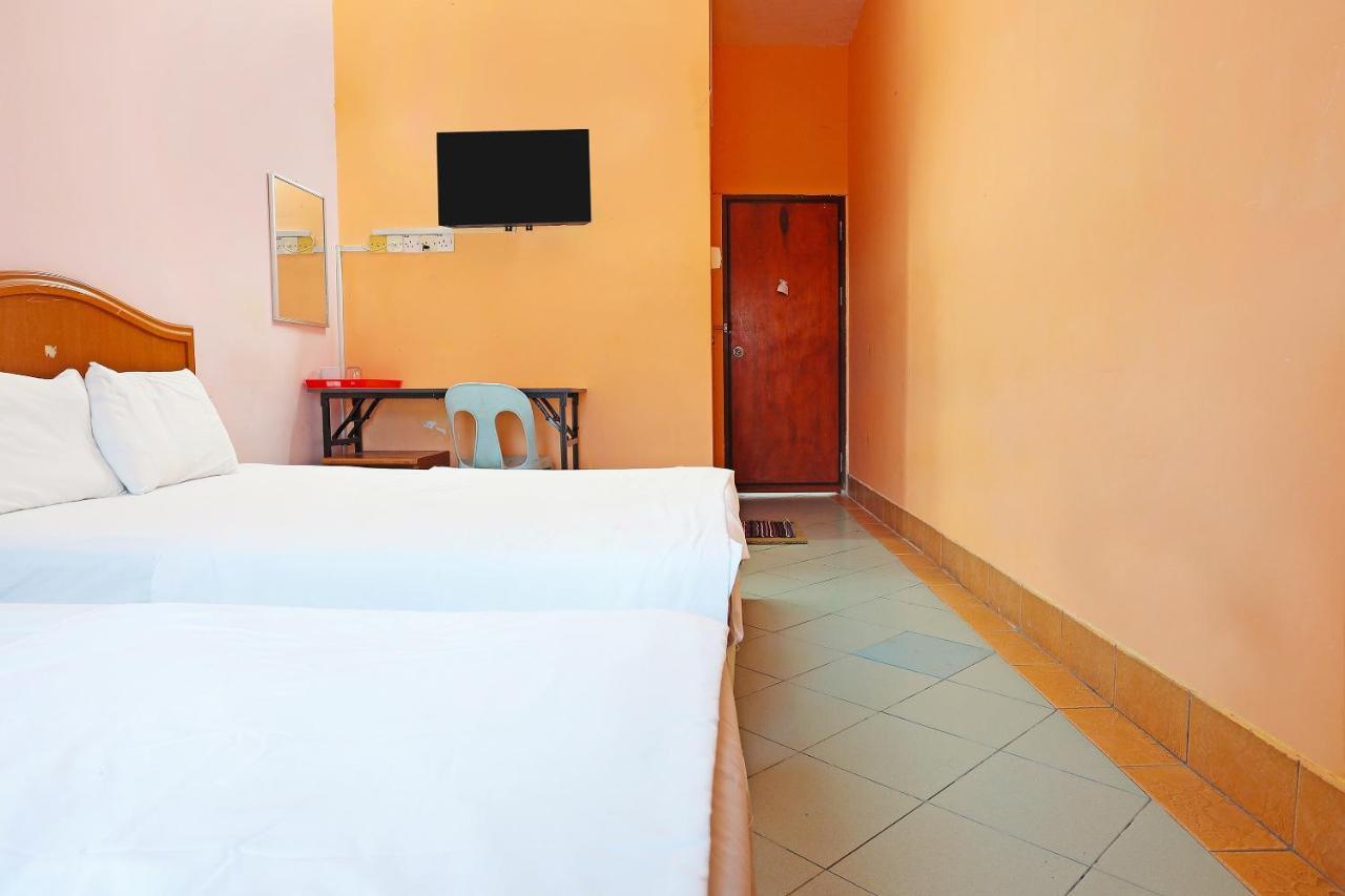 Hotel Oyo 90598 Living House C0 Kuching Exterior foto