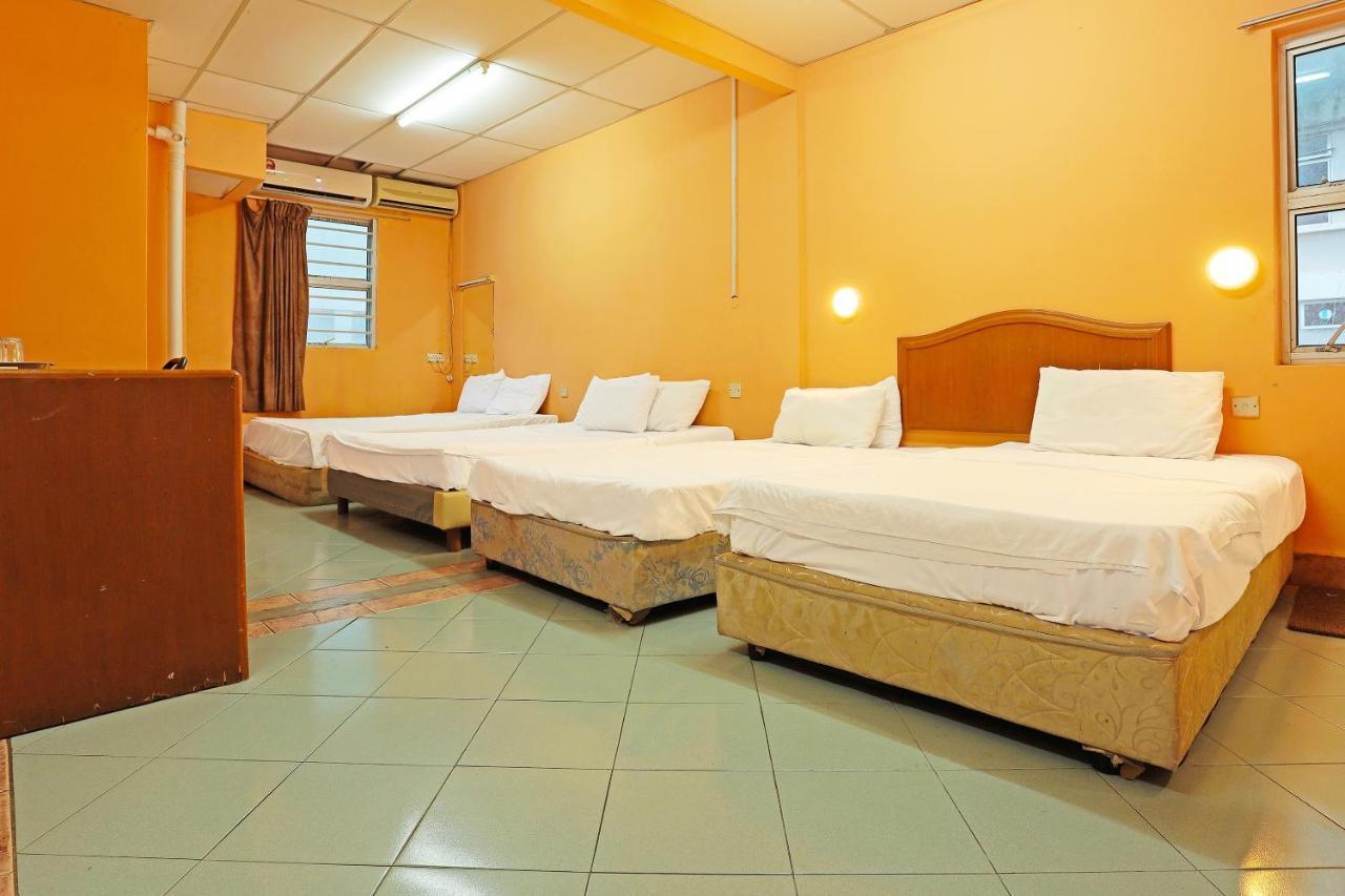 Hotel Oyo 90598 Living House C0 Kuching Exterior foto