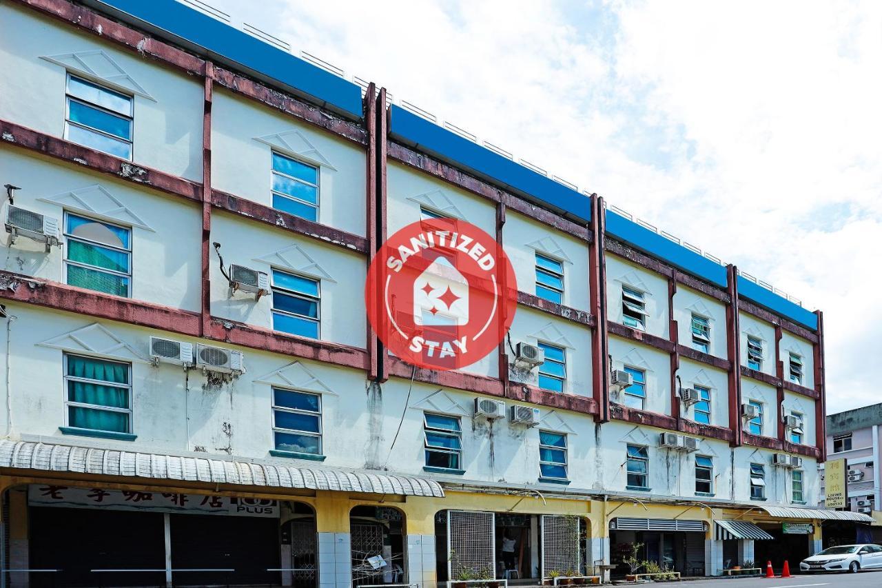 Hotel Oyo 90598 Living House C0 Kuching Exterior foto