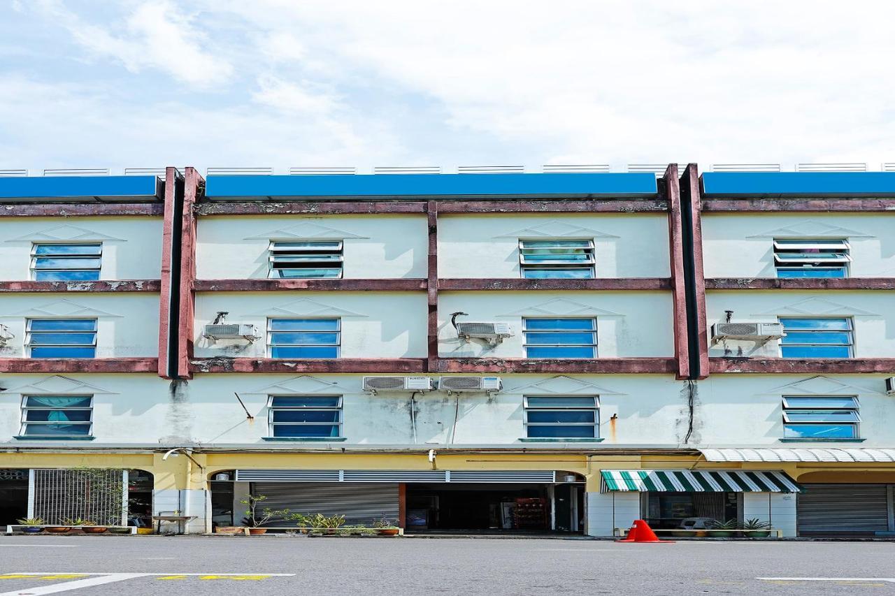 Hotel Oyo 90598 Living House C0 Kuching Exterior foto