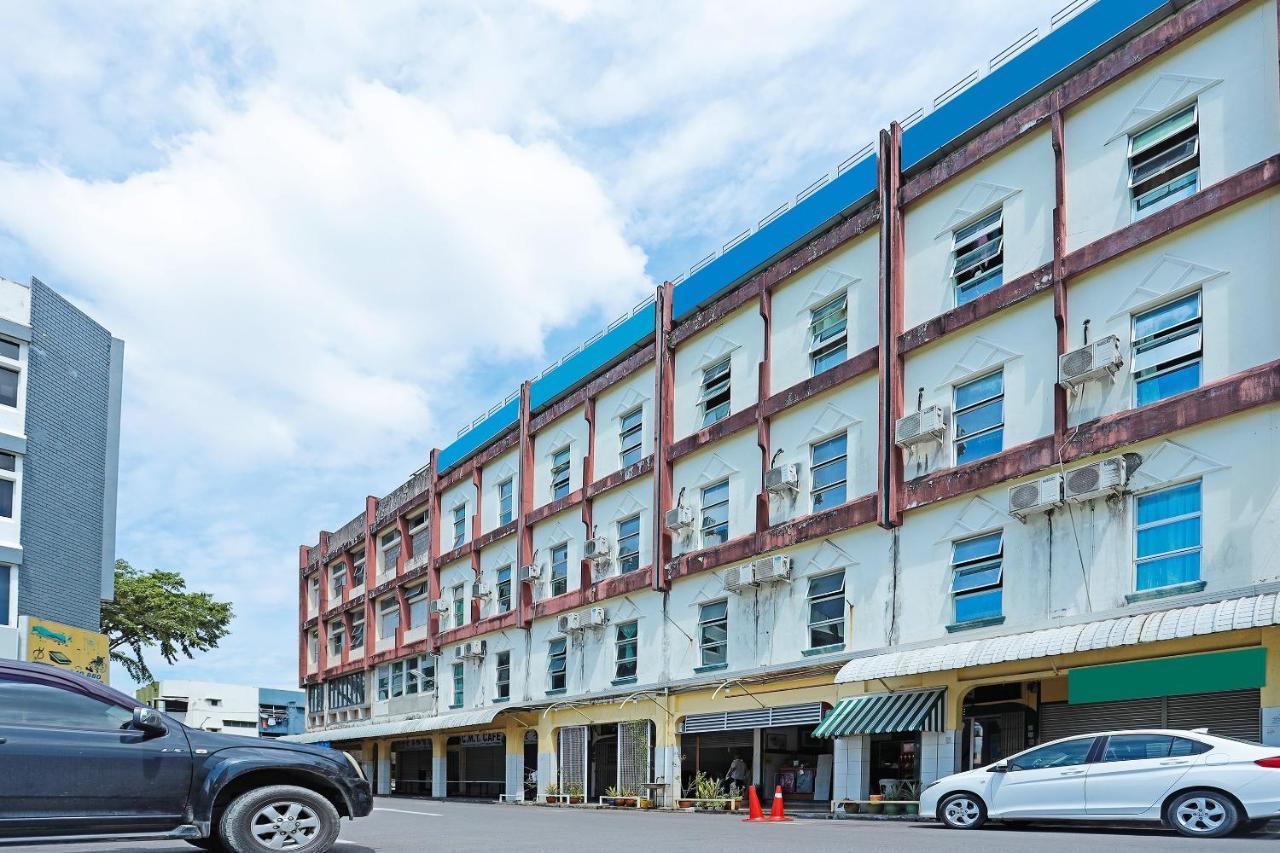 Hotel Oyo 90598 Living House C0 Kuching Exterior foto