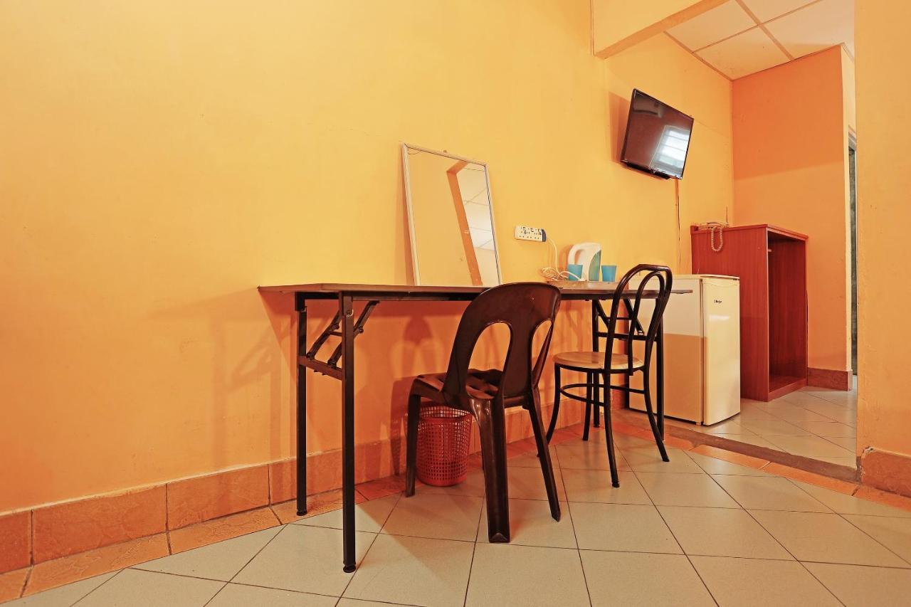 Hotel Oyo 90598 Living House C0 Kuching Exterior foto