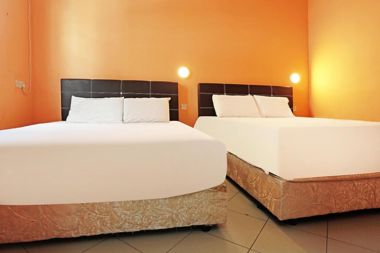Hotel Oyo 90598 Living House C0 Kuching Exterior foto
