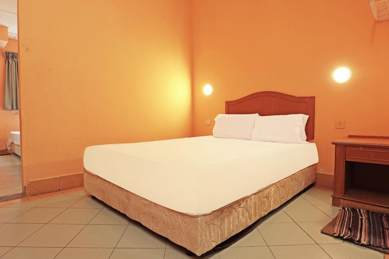 Hotel Oyo 90598 Living House C0 Kuching Exterior foto