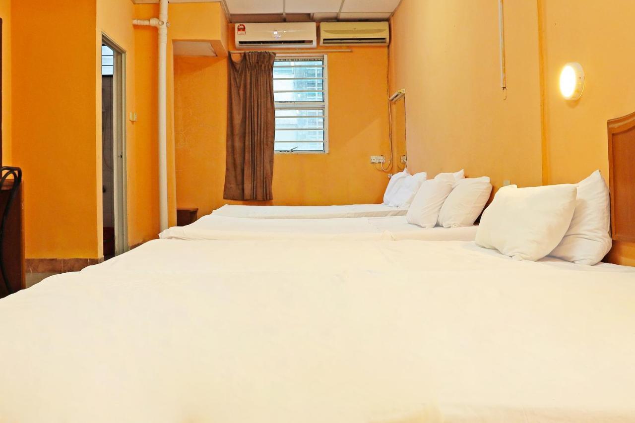 Hotel Oyo 90598 Living House C0 Kuching Exterior foto
